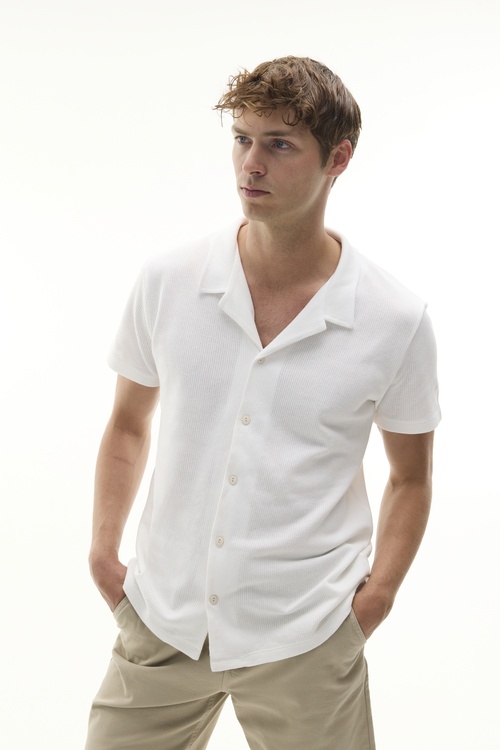  REGULAR FIT RESORT YAKA KISA KOLLU ÖRME GÖMLEK