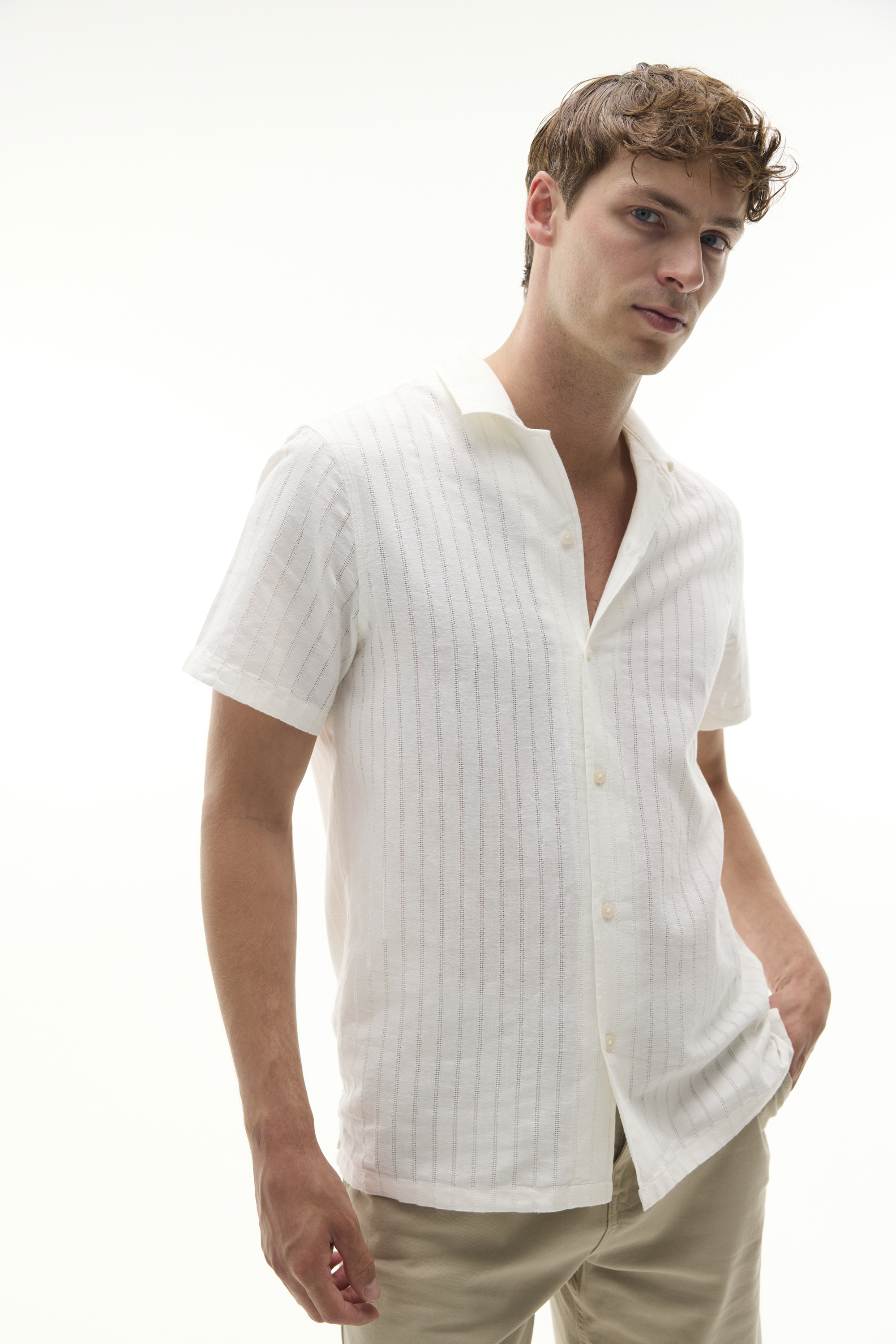 ÇİZGİLİ REGULAR FIT RESORT YAKA KISA KOLLU GÖMLEK