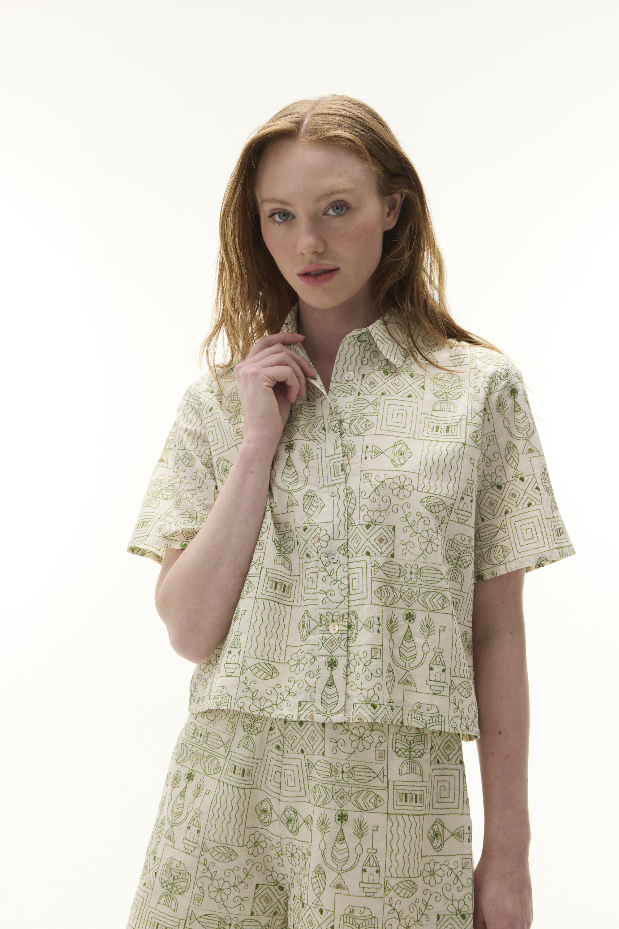 LOOSE FIT NAKIŞLI KISA KOLLU GÖMLEK