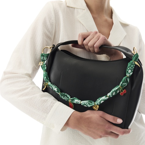  FULAR GÖRÜNÜMLÜ ÇANTA CHARMI