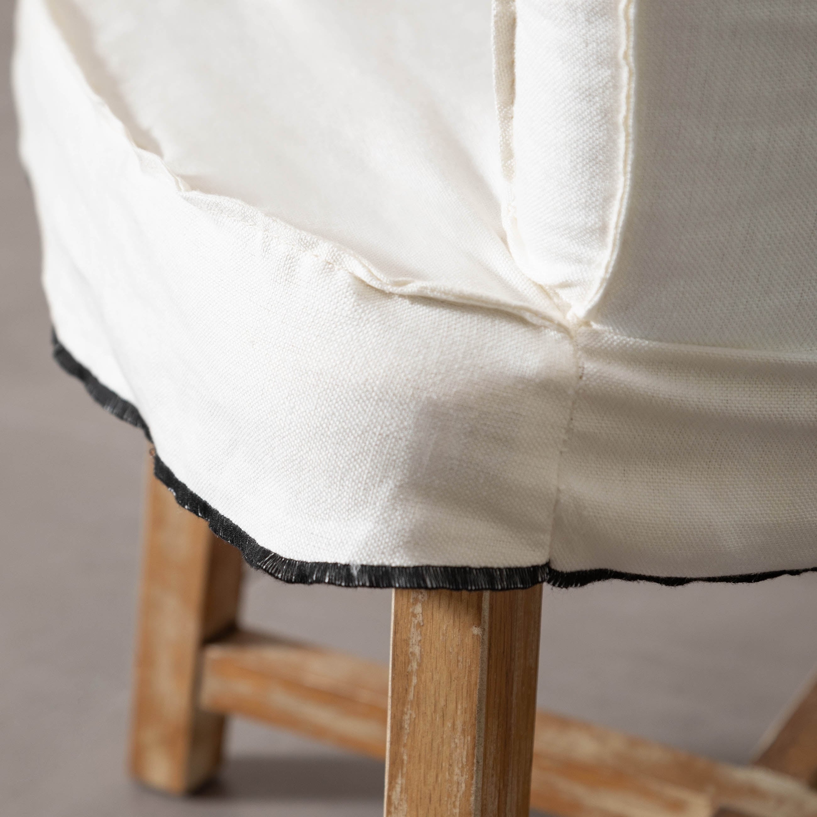 ESTIVA KOLÇAKLI SANDALYE FİLDİŞİ