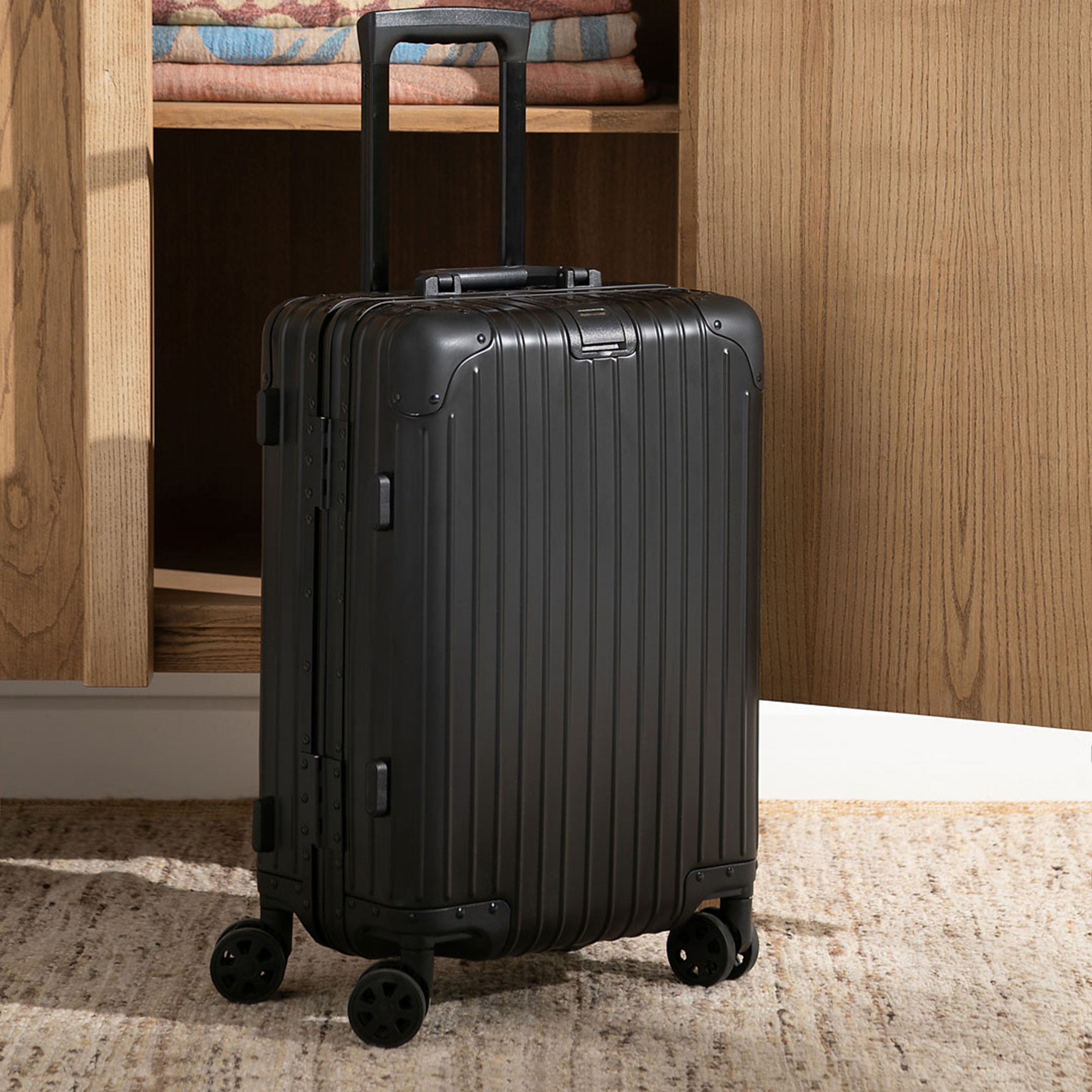 BASEL SİYAH KABİN BOY VALİZ