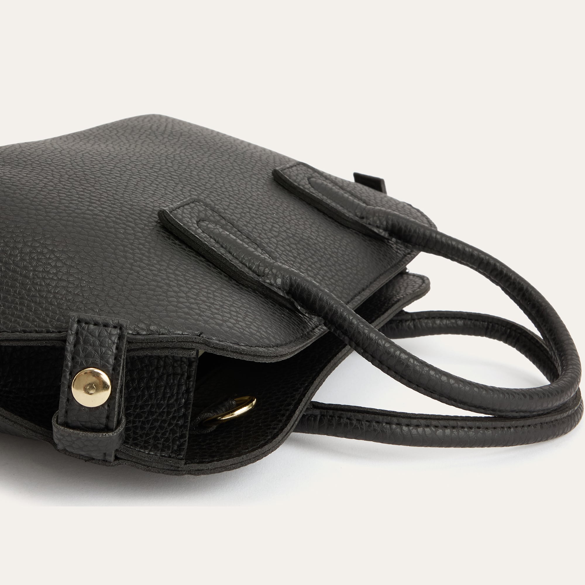 DERİ GÖRÜNÜMLÜ OMUZ ÇANTASI