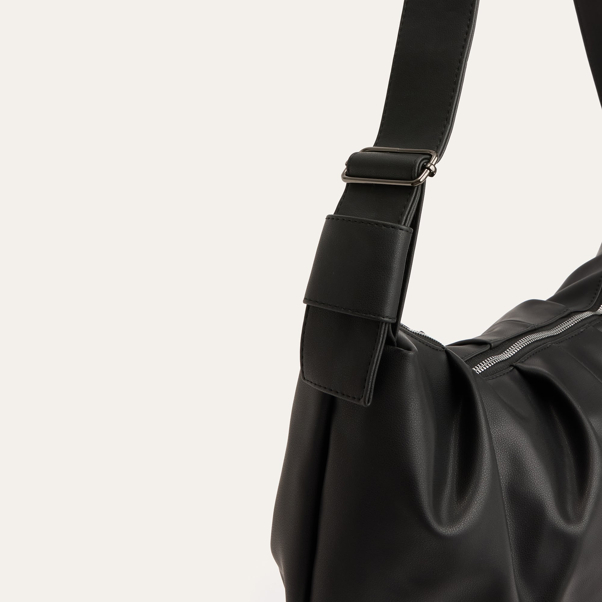 BÜZGÜLÜ DERİ GÖRÜNÜMLÜ EL ÇANTASI