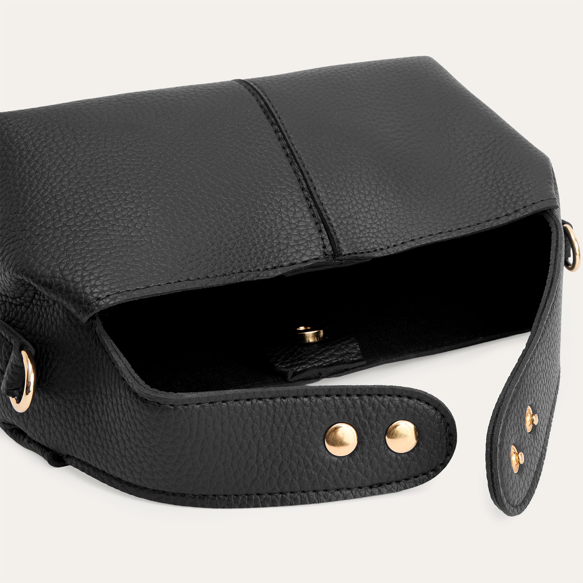 DERİ GÖRÜNÜMLÜ OMUZ ÇANTASI