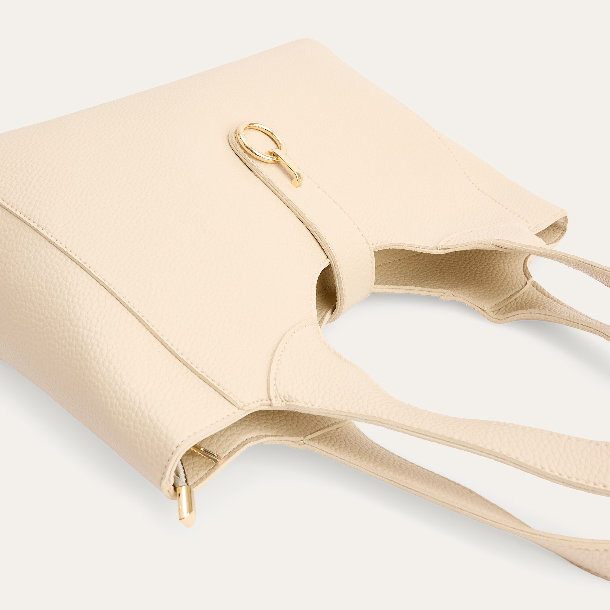 DERİ GÖRÜNÜMLÜ TOKALI EL ÇANTASI