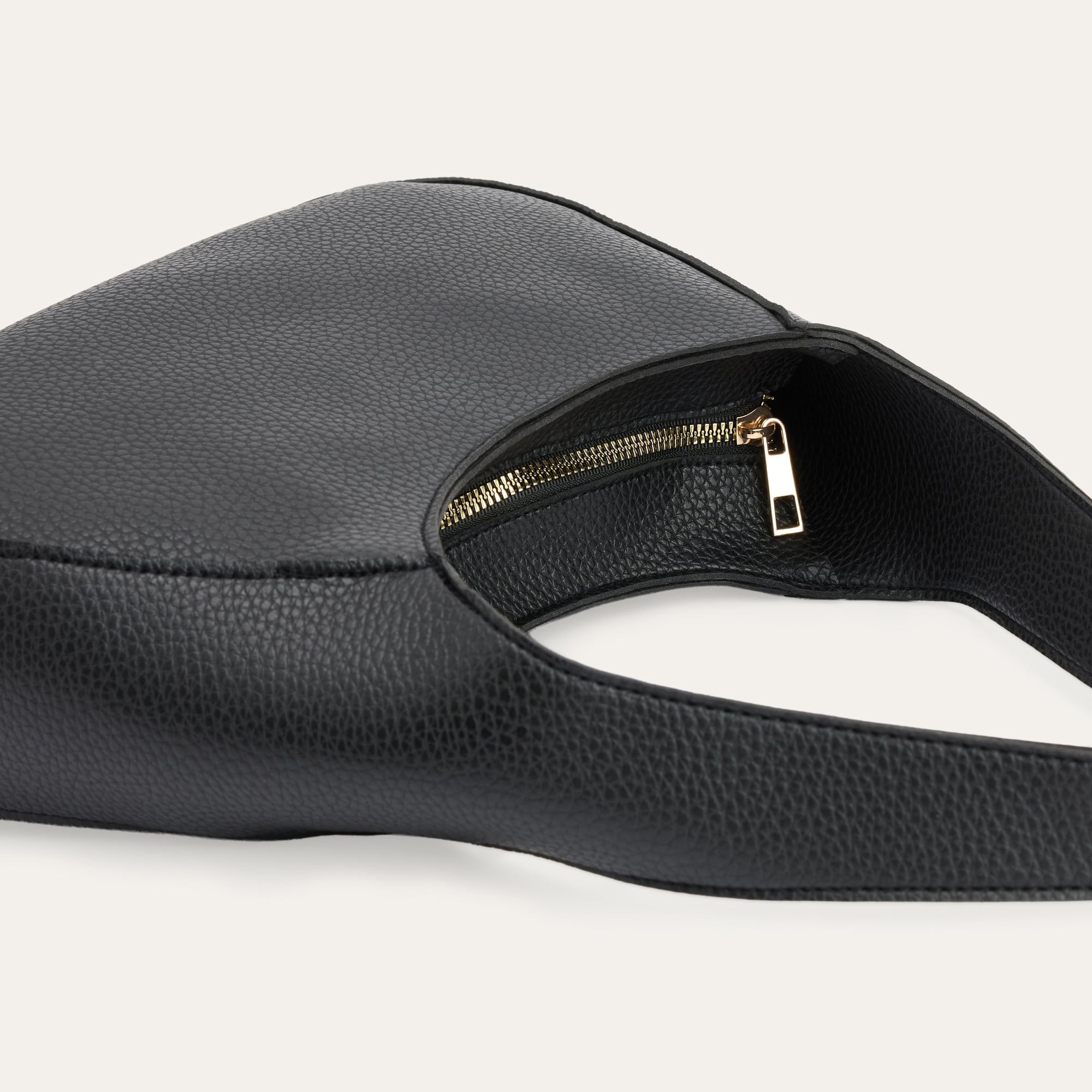 DERİ GÖRÜNÜMLÜ OVAL EL ÇANTASI