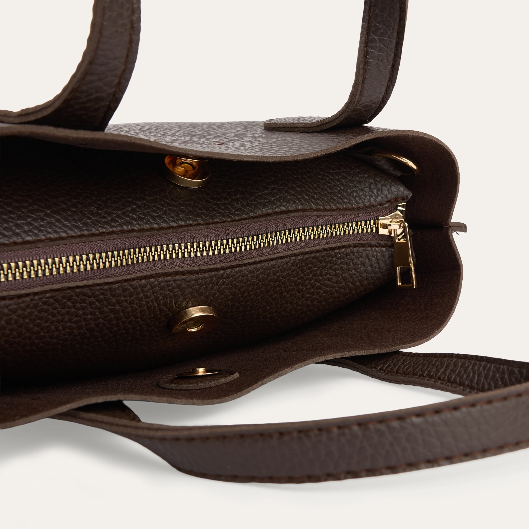 DERİ GÖRÜNÜMLÜ ASKILI EL ÇANTASI