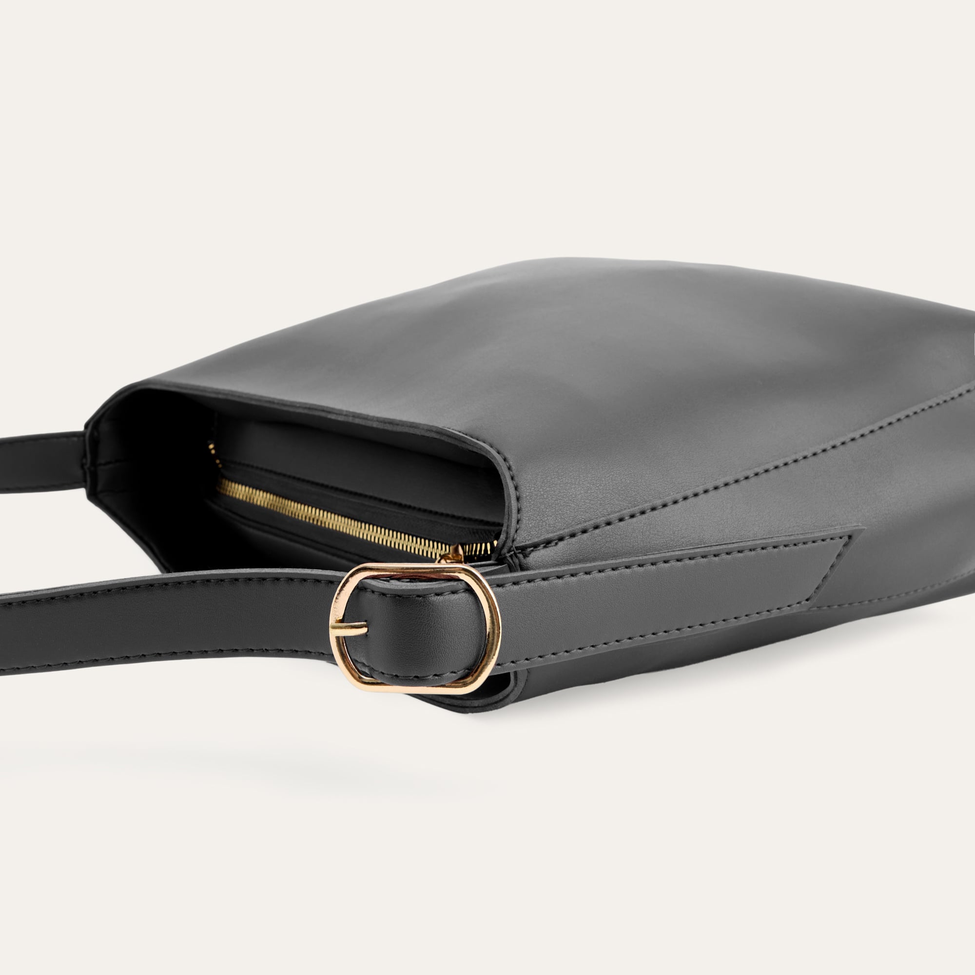 DERİ GÖRÜNÜMLÜ OMUZ ÇANTASI