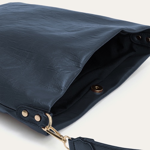  KIRIŞIK DERİ GÖRÜNÜMLÜ OMUZ ÇANTASI