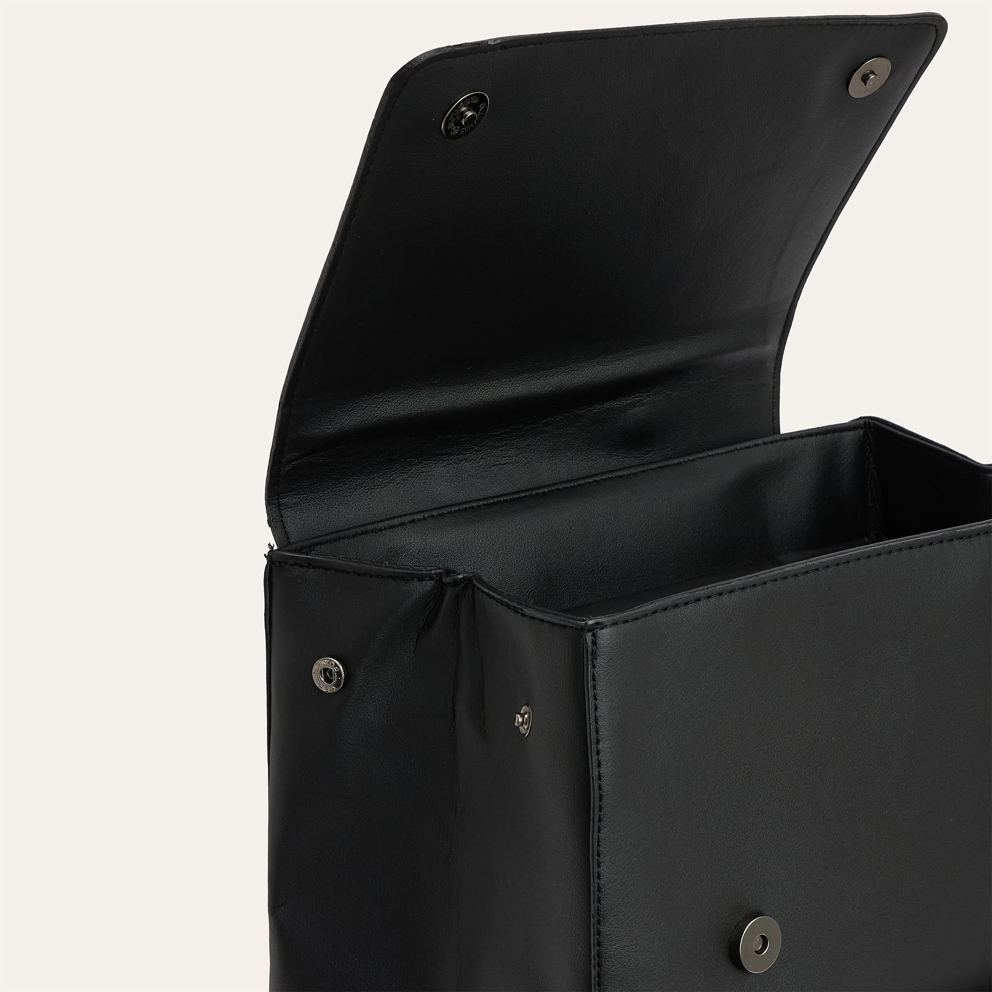 DERİ GÖRÜNÜMLÜ SIRT ÇANTASI