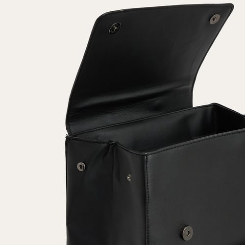 DERİ GÖRÜNÜMLÜ SIRT ÇANTASI