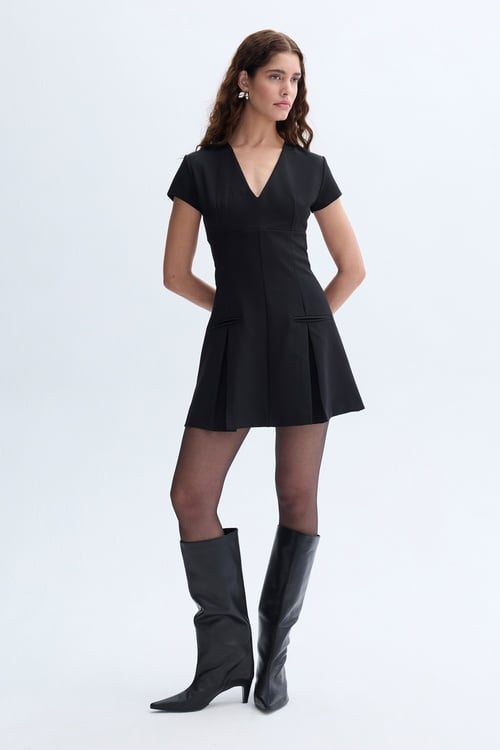 V YAKA PİLELİ MİNİ ELBİSE