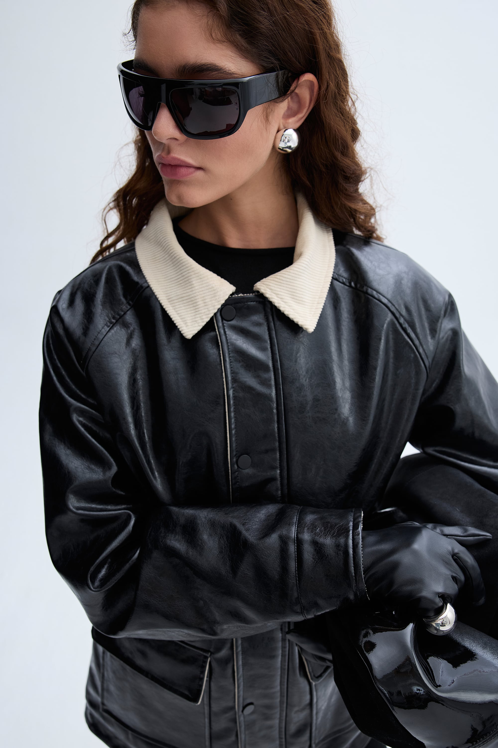 KADİFE YAKA DERİ GÖRÜNÜMLÜ PALTO