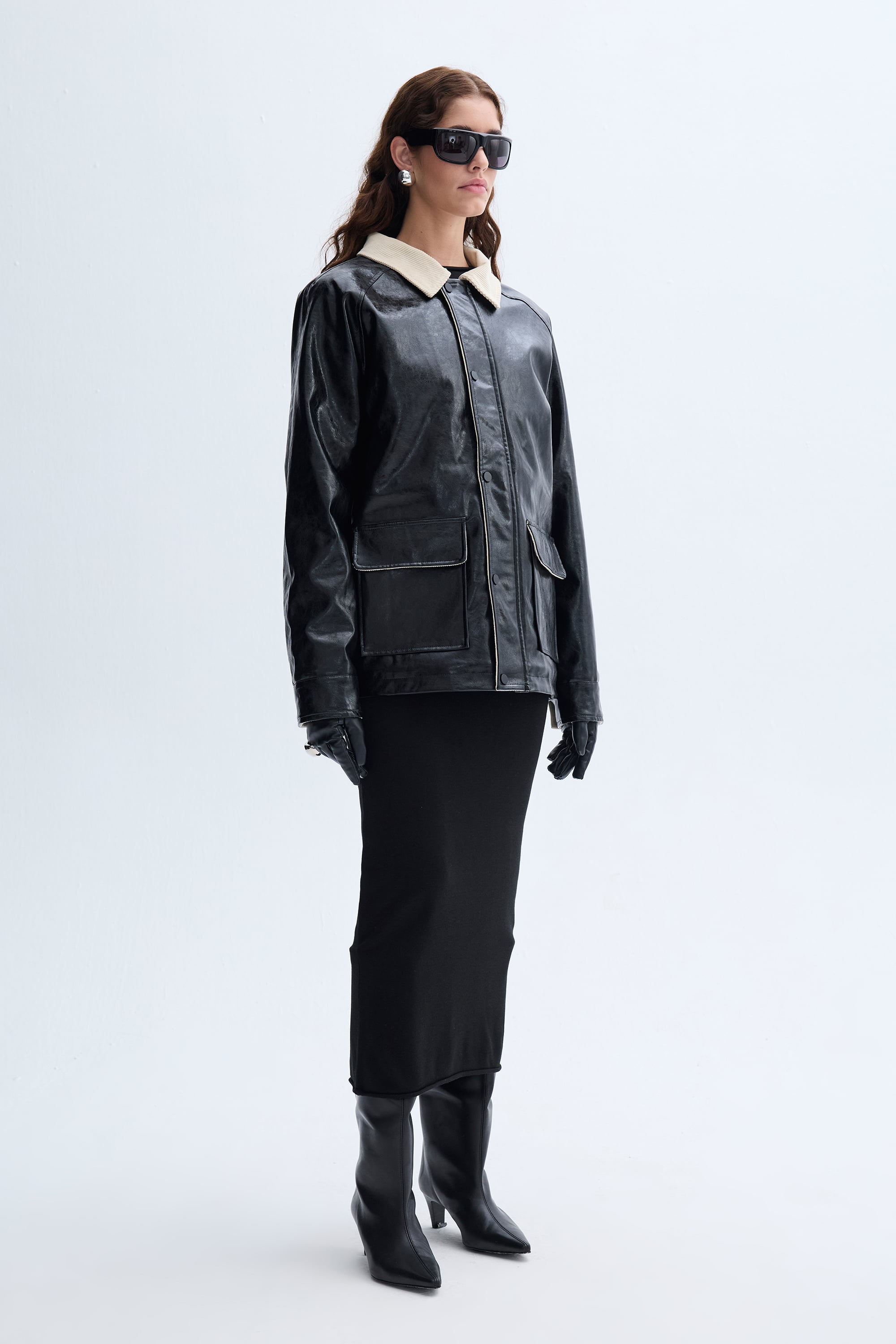 KADİFE YAKA DERİ GÖRÜNÜMLÜ PALTO