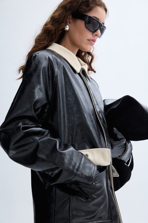 KADİFE YAKA DERİ GÖRÜNÜMLÜ PALTO