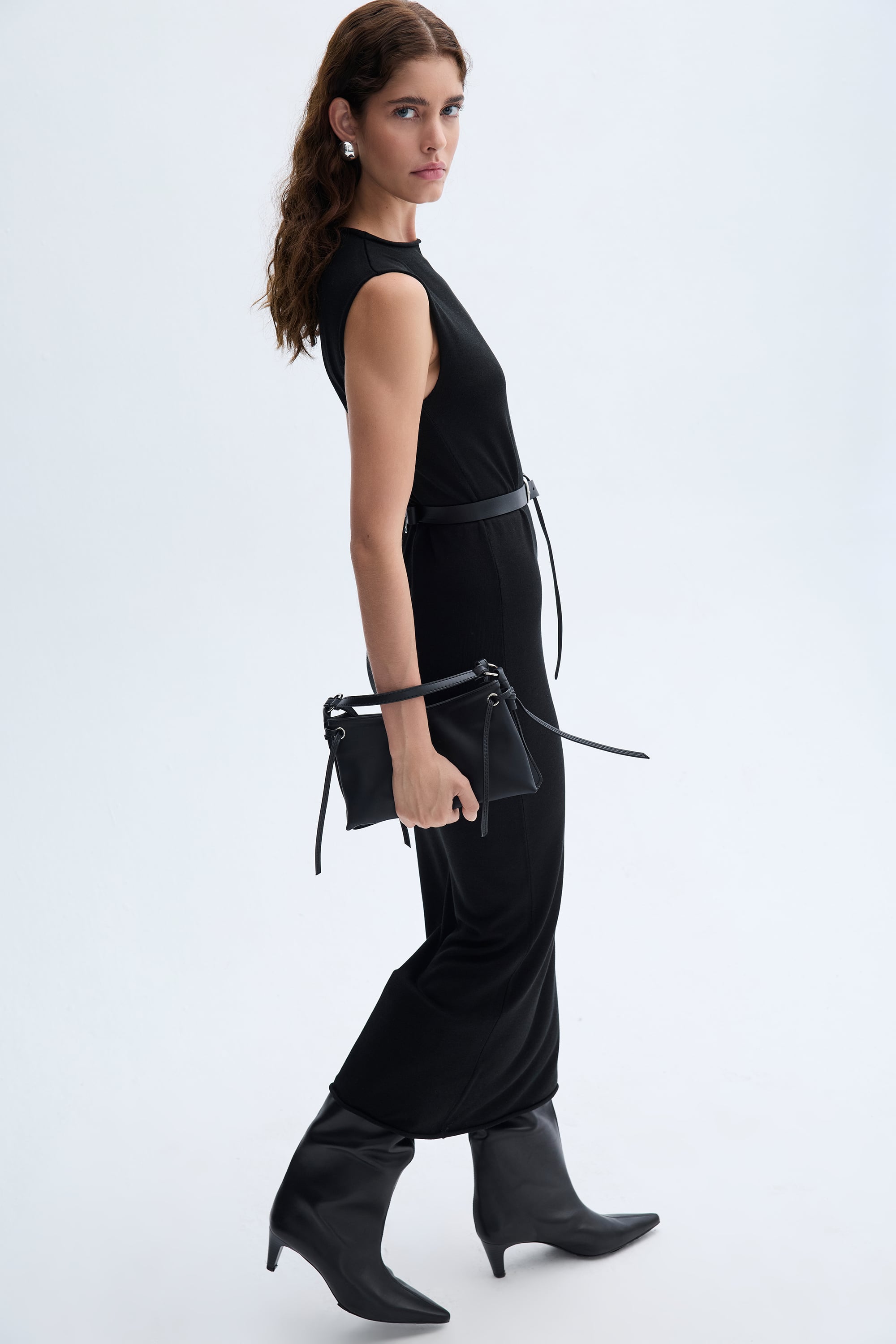 DÜZ KESİM KOLSUZ UZUN ELBİSE