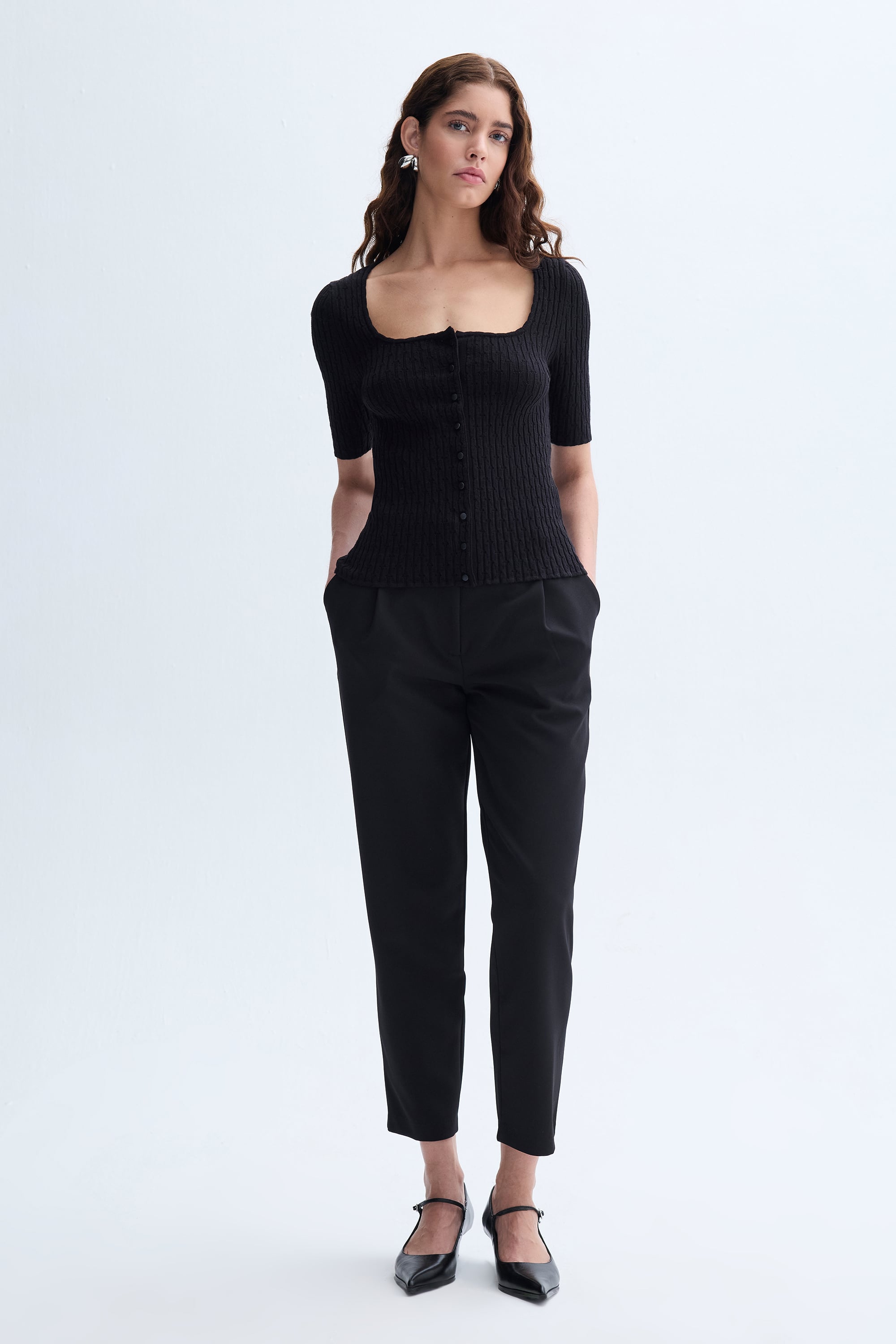 AÇIK YAKA DÜĞMELİ KISA KOLLU TRİKO KAZAK