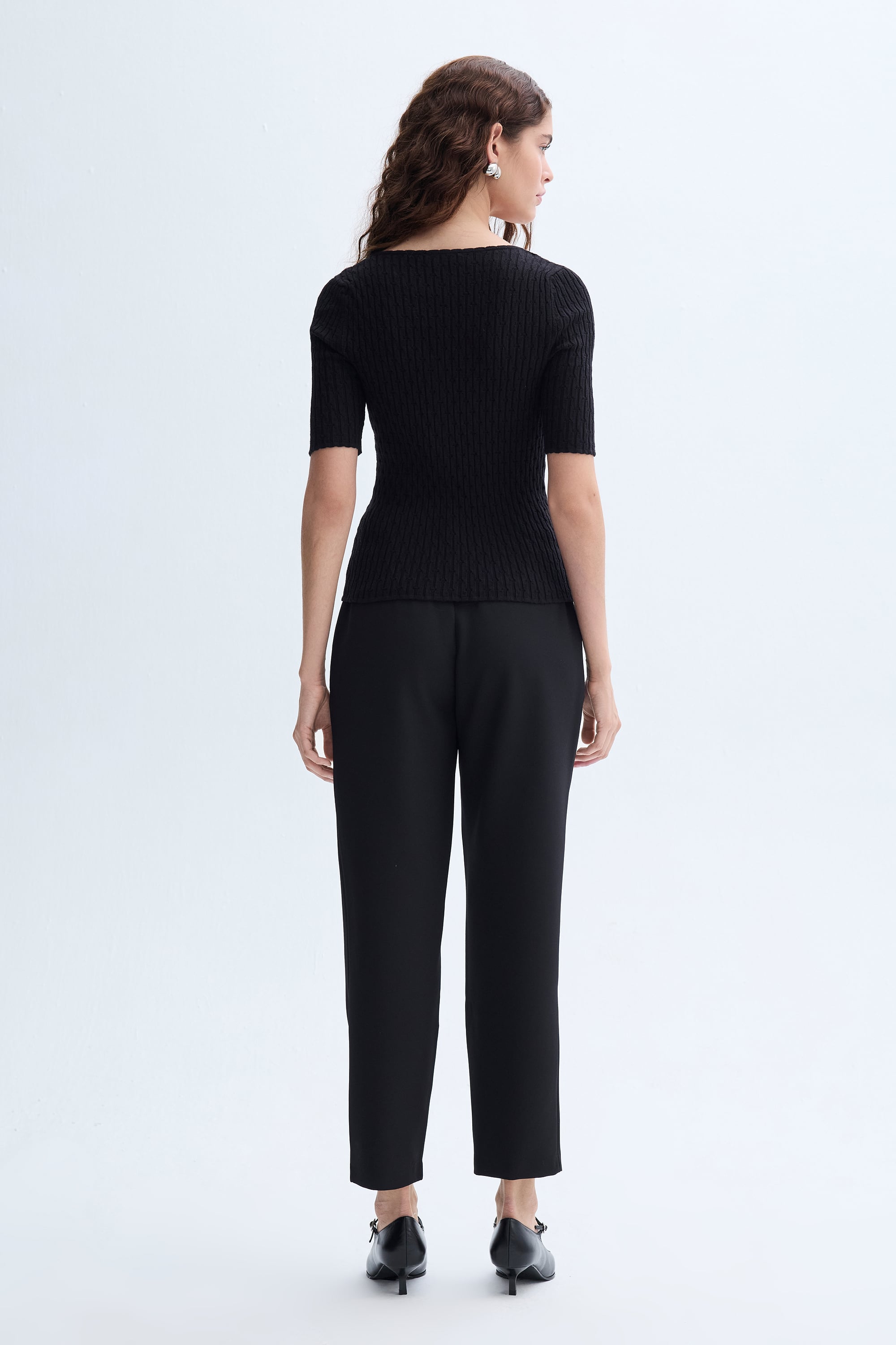 AÇIK YAKA DÜĞMELİ KISA KOLLU TRİKO KAZAK