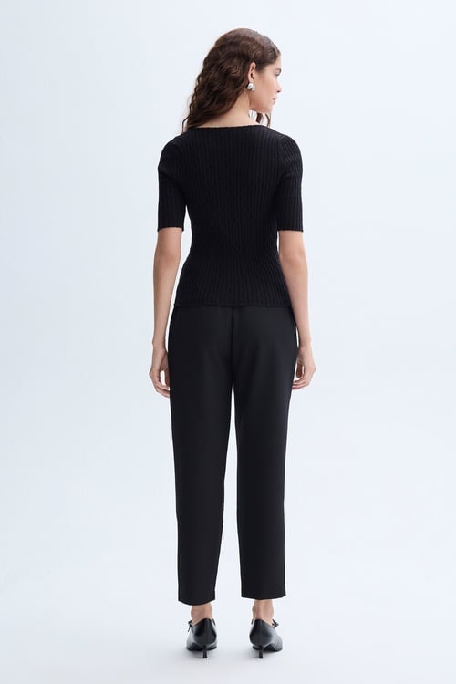 AÇIK YAKA DÜĞMELİ KISA KOLLU TRİKO KAZAK