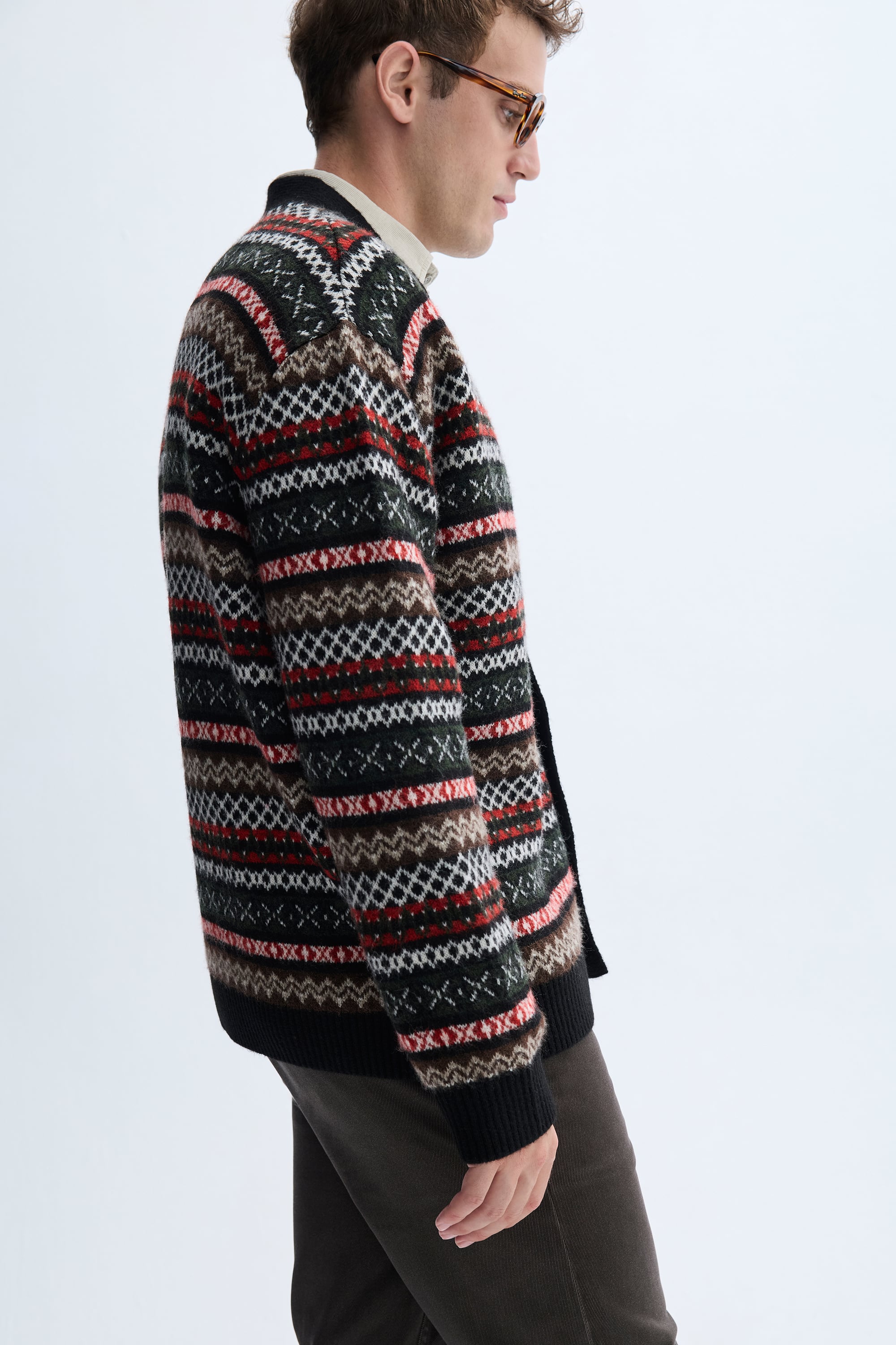 V YAKA JAKARLI HIRKA