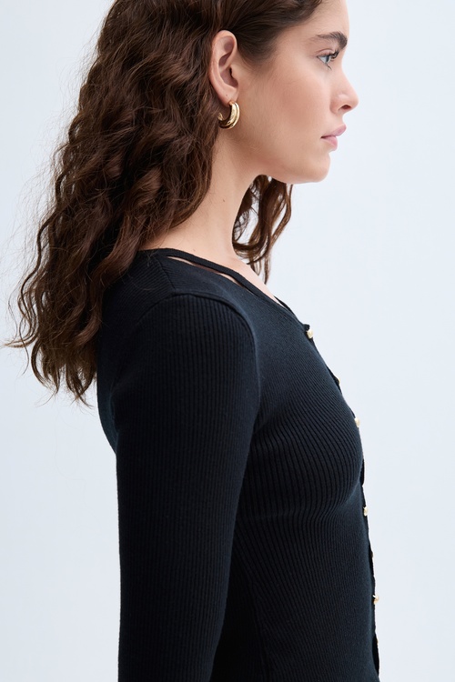 DÜĞME DETAYLI V YAKA TRİKO HIRKA