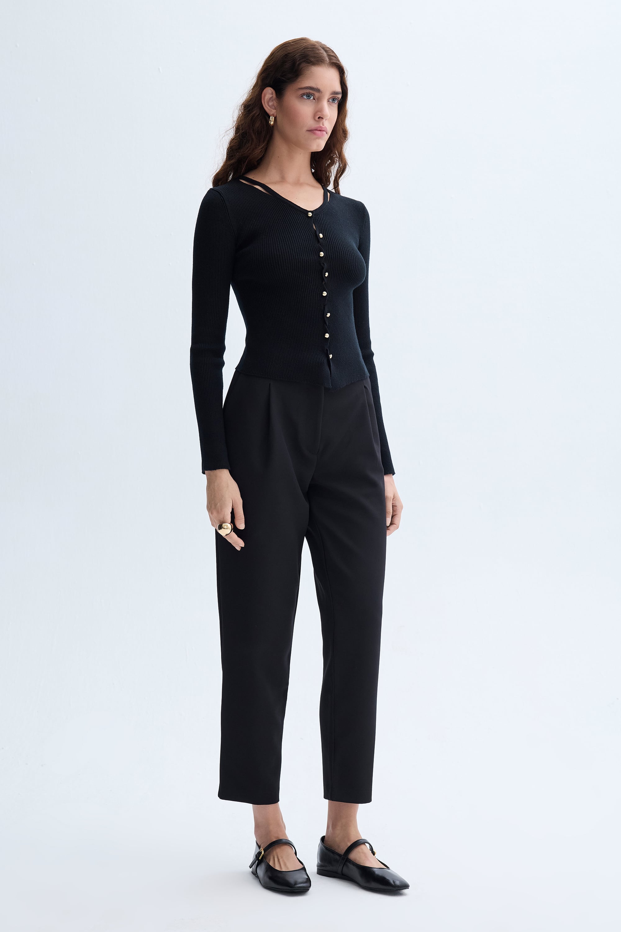 DÜĞME DETAYLI V YAKA TRİKO HIRKA