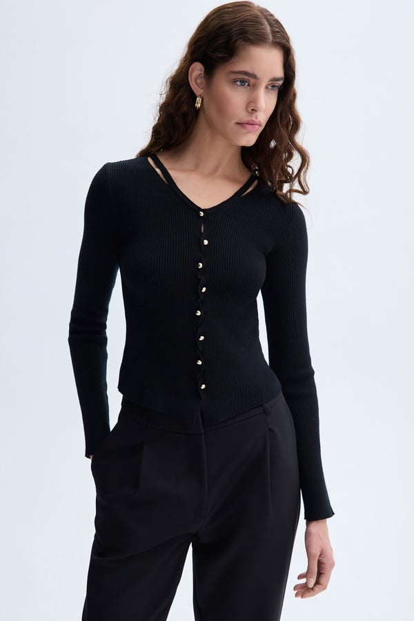 DÜĞME DETAYLI V YAKA TRİKO HIRKA