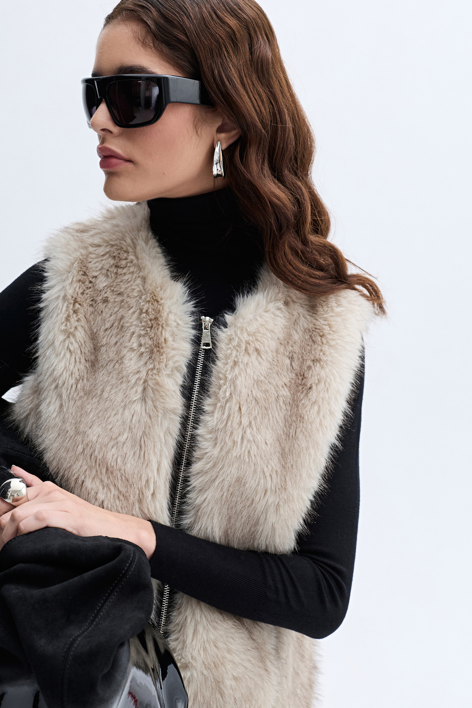 MİDİ KOLSUZ PELÜŞ YELEK