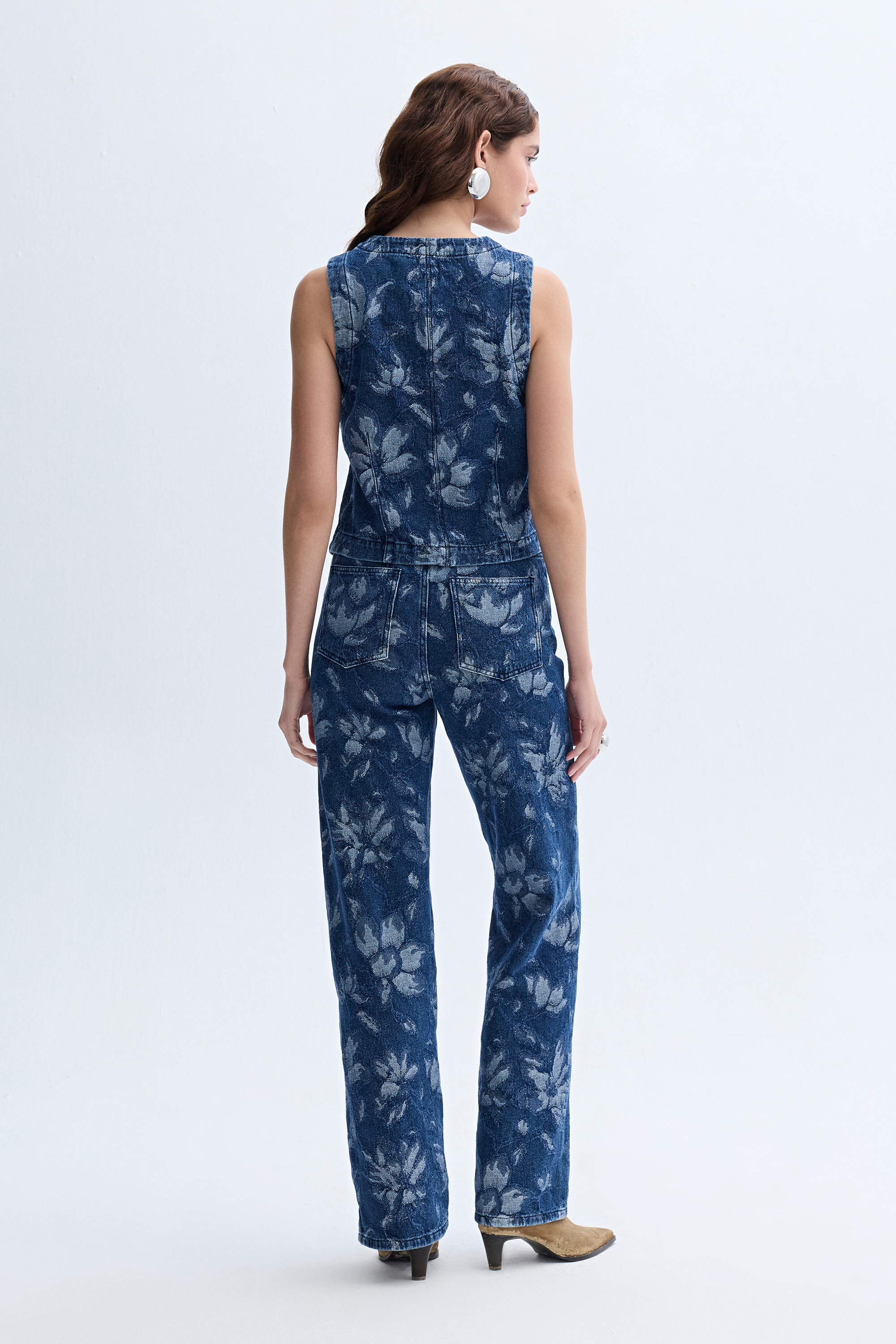 STRAIGHT FIT NAKIŞLI JEAN PANTOLON