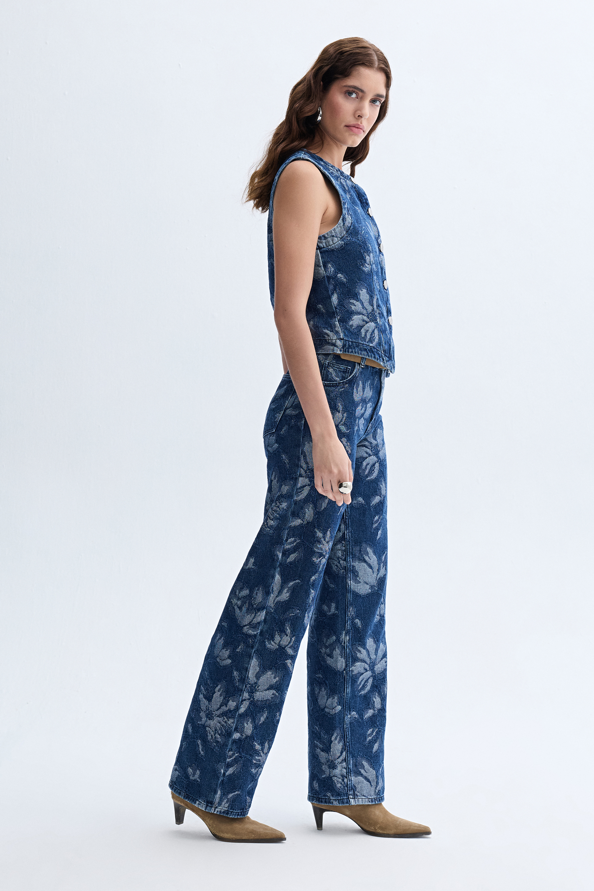 STRAIGHT FIT NAKIŞLI JEAN PANTOLON