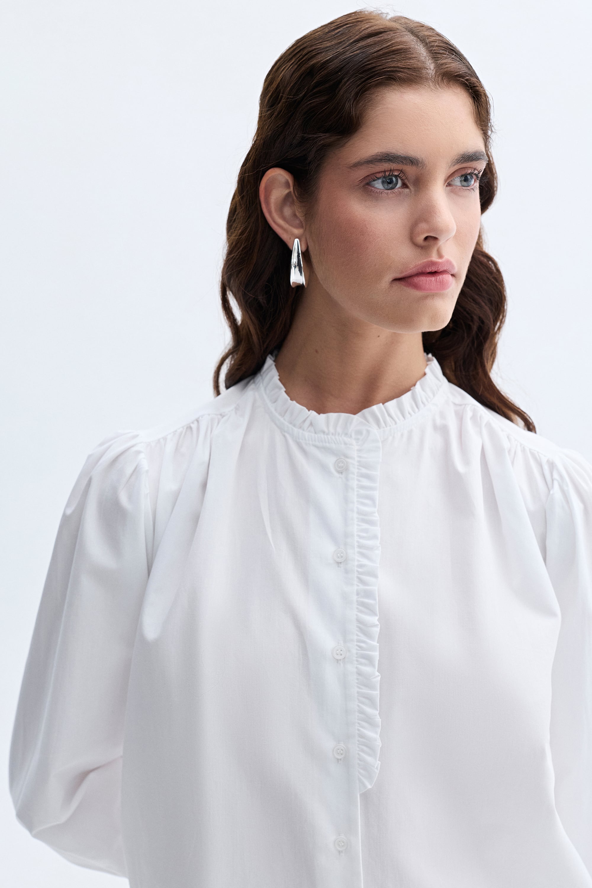 HAKİM YAKA FIRFIRLI GÖMLEK