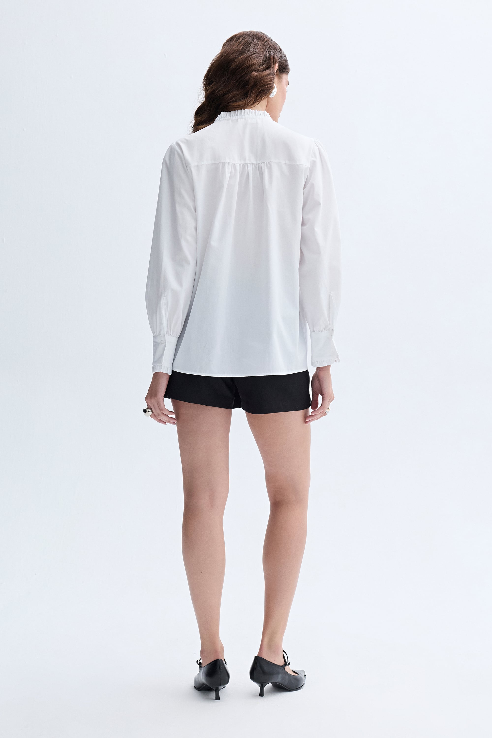 HAKİM YAKA FIRFIRLI GÖMLEK