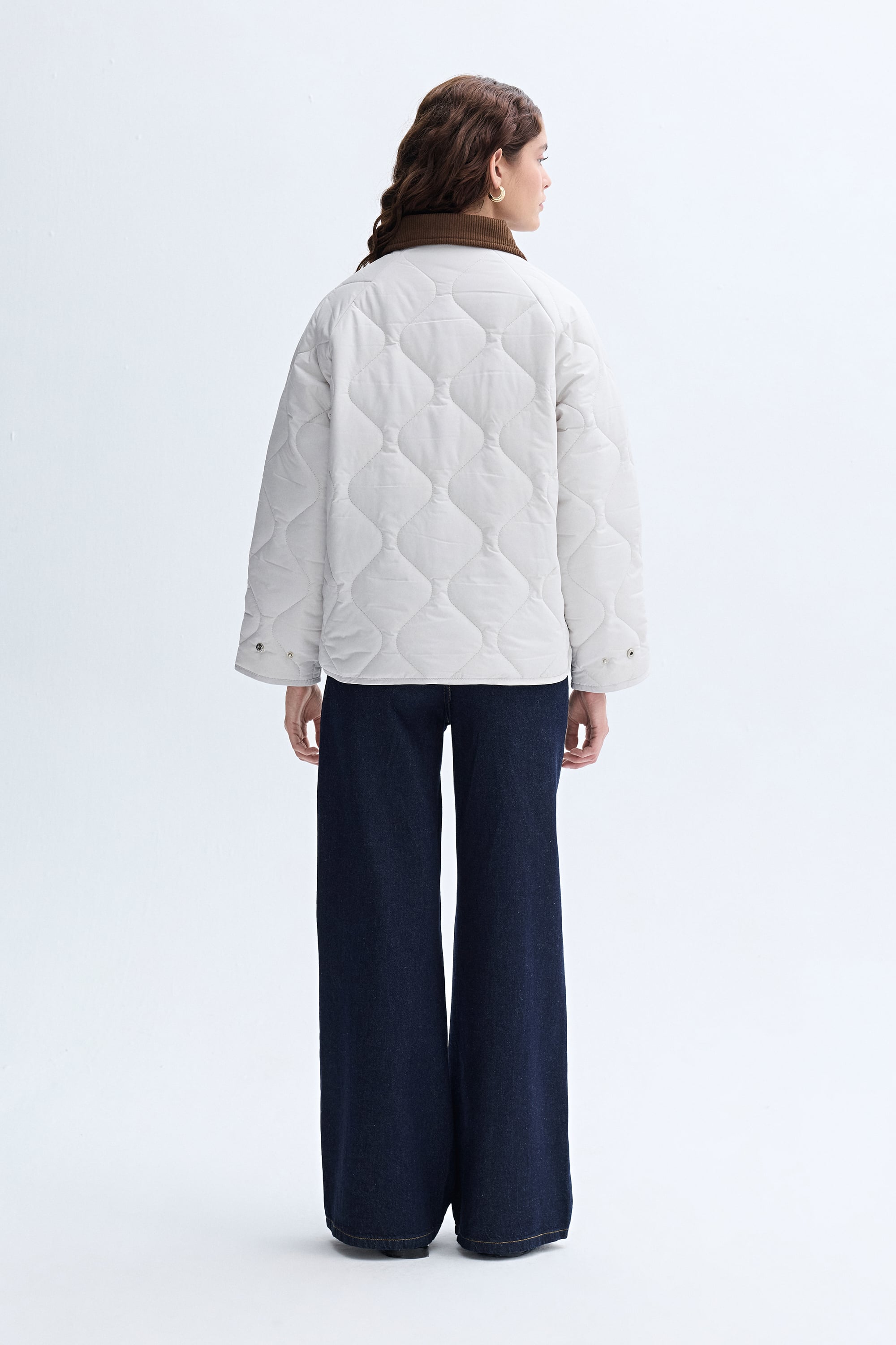 KADİFE YAKA KAPİTONELİ MONT CEKET