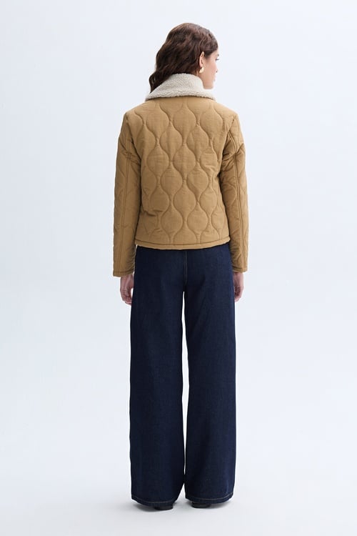 PELÜŞ YAKA KAPİTONELİ PUFFER MONT