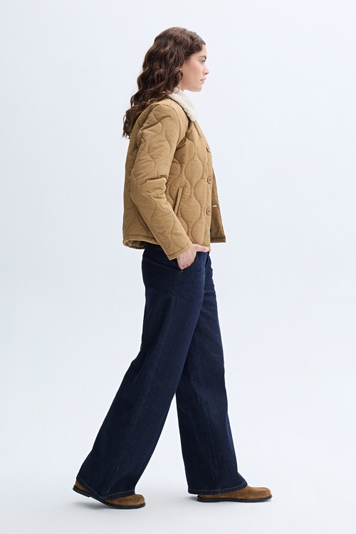 PELÜŞ YAKA KAPİTONELİ PUFFER MONT