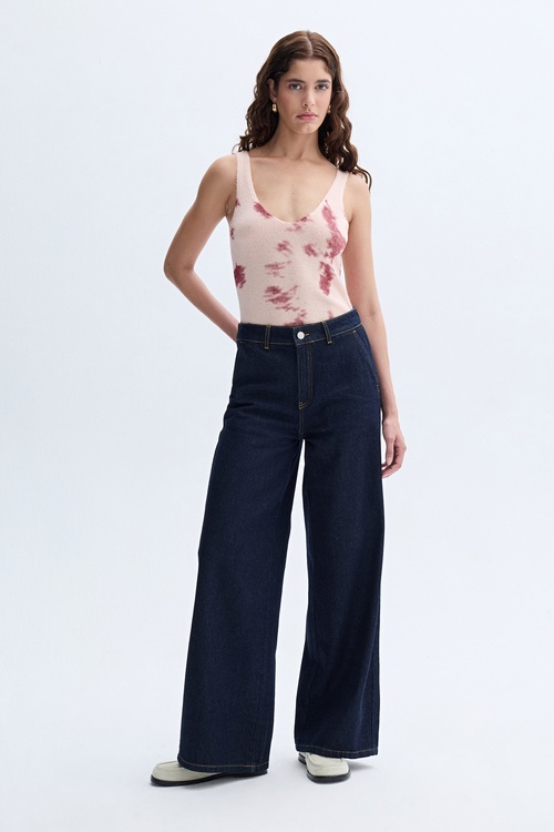  JAKARLI AÇIK YAKA KOLSUZ KAZAK