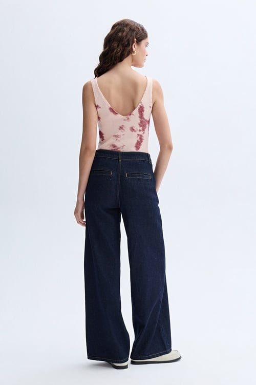 JAKARLI AÇIK YAKA KOLSUZ KAZAK