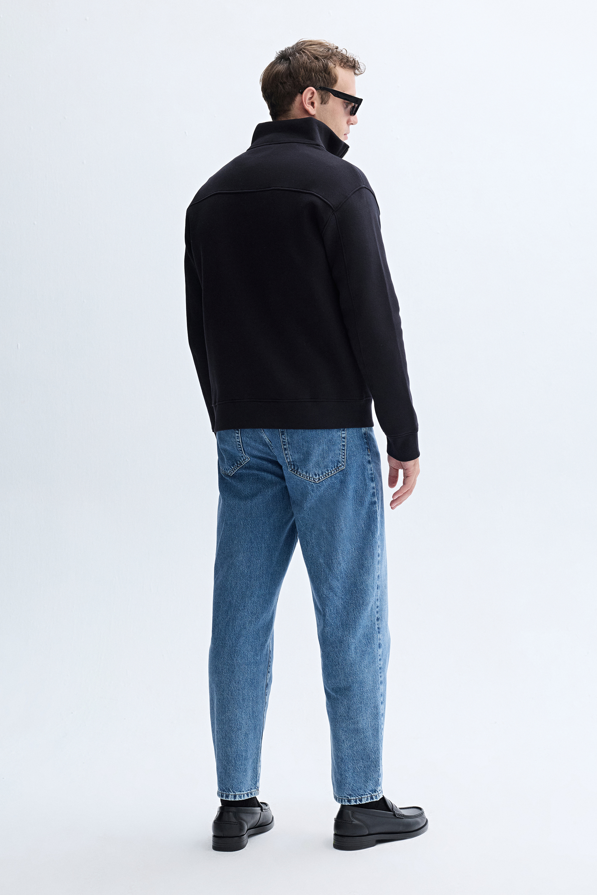 FERMUARLI DİK YAKA SWEATSHIRT