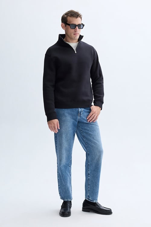 FERMUARLI DİK YAKA SWEATSHIRT