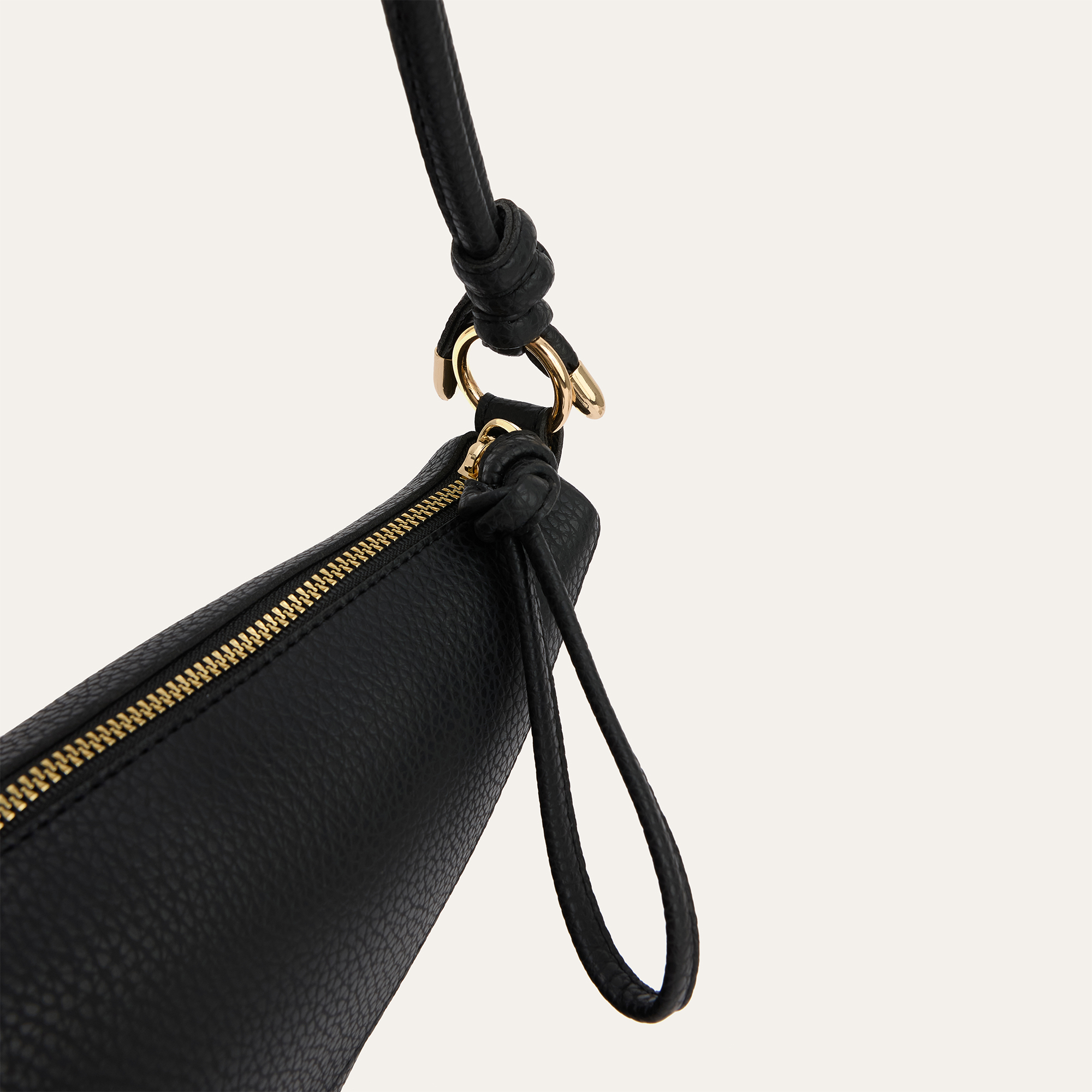 DERİ GÖRÜNÜMLÜ OVAL OMUZ ÇANTASI