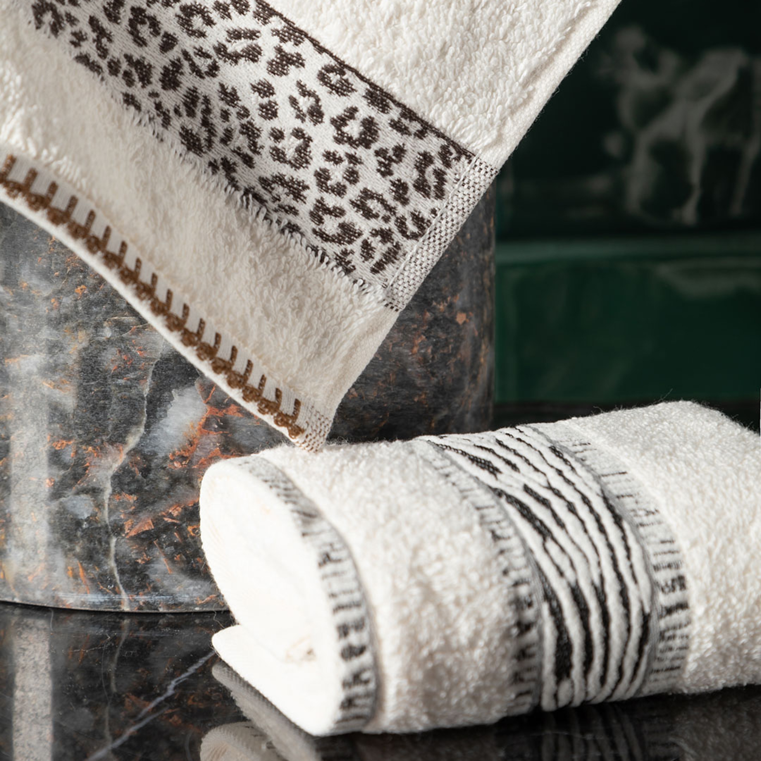 PENELOPE ZEBRA EL HAVLUSU 30X50