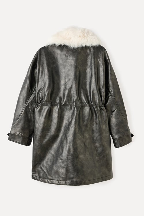  SUNİ KÜRK YAKA DERİ GÖRÜNÜMLÜ UZUN PALTO