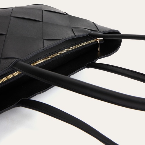 ÖRGÜ DESENLİ EL ÇANTASI