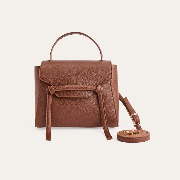 ŞERİT DETAYLI DERİ GÖRÜNÜMLÜ OMUZ ÇANTASI