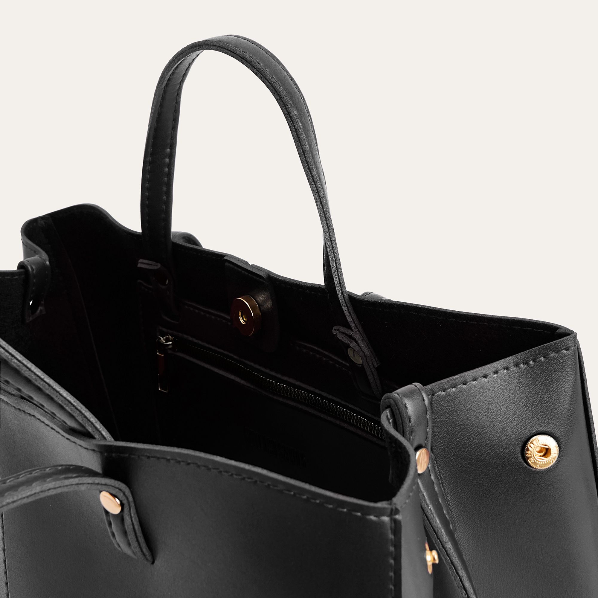 DERİ GÖRÜNÜMLÜ OMUZ ÇANTASI