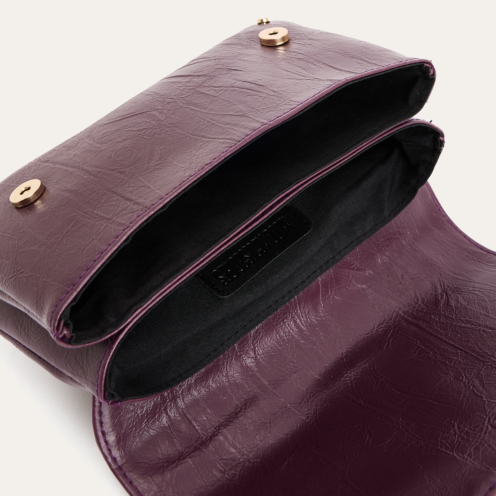 ZİNCİR ASKILI KIRIŞIK DERİ GÖRÜNÜMLÜ OMUZ ÇANTASI