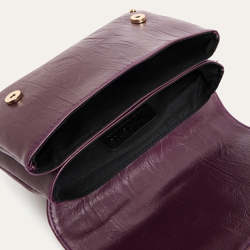  ZİNCİR ASKILI KIRIŞIK DERİ GÖRÜNÜMLÜ OMUZ ÇANTASI