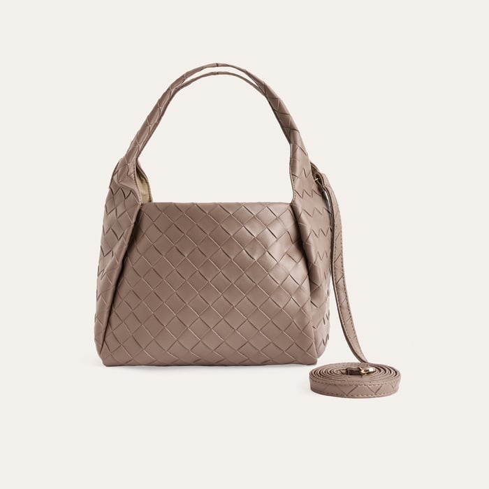 ÖRGÜLÜ OMUZ ÇANTASI