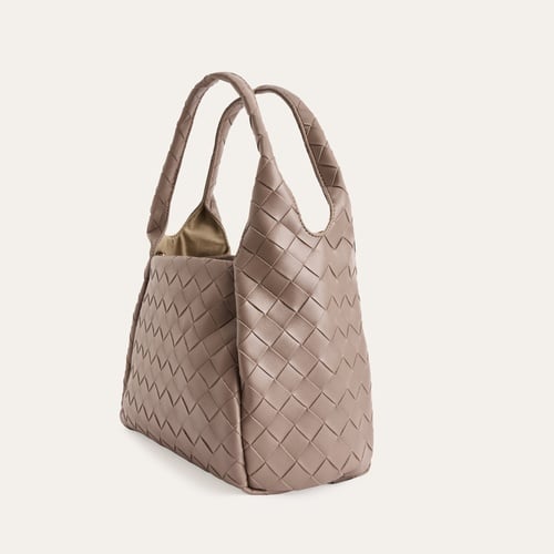 ÖRGÜLÜ OMUZ ÇANTASI